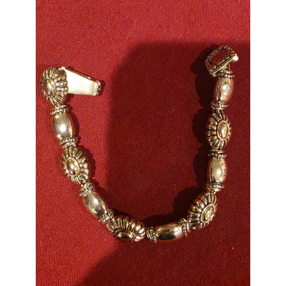 Elegant Silver Tone Beaded Bracelet with Ornate Clasp Women's Fashion‎ Jewelry